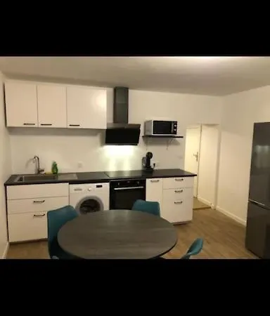 F2 Au Pied De La Basilique Saint-Nicolas-de-Port