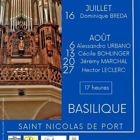F2 Au Pied De La Basilique *