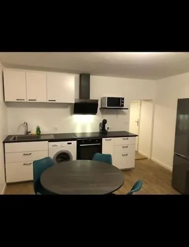 F2 Au Pied De La Basilique Saint-Nicolas-de-Port